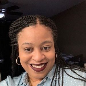 Meet your Posher, Larena